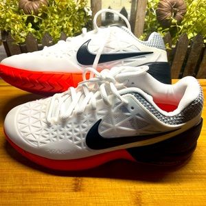 Nike tennis shoes new very nice with out a box